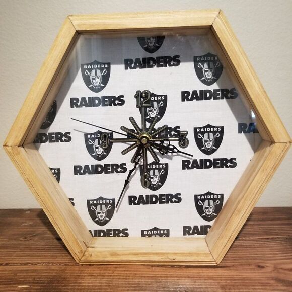 LAS VEGAS RAIDERS CLOCK MAN CAVE SPORTS BAR - Picture 5 of 11